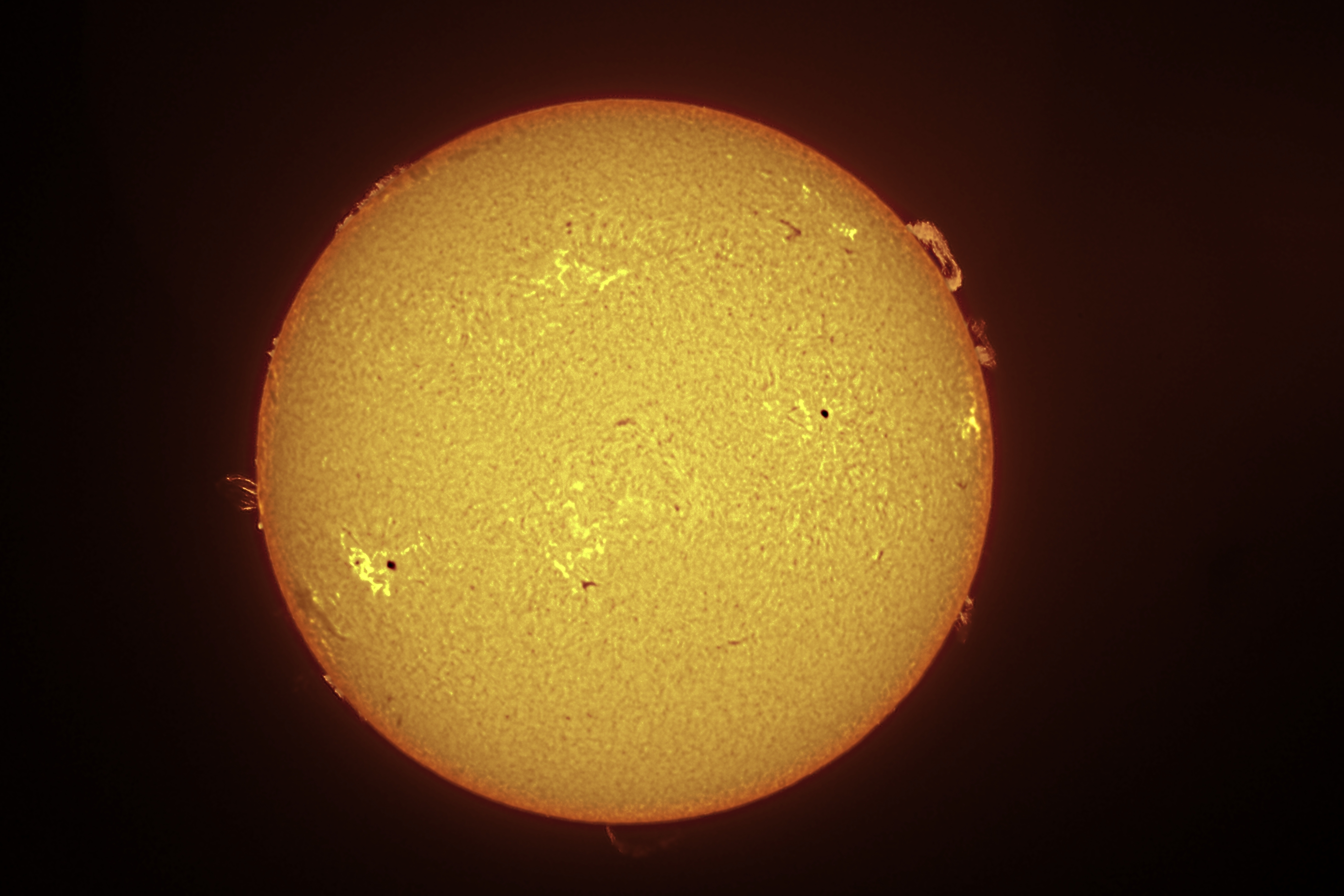 Вид солнца через телескоп